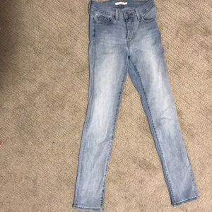 Women’s Levi Skinny Jeans